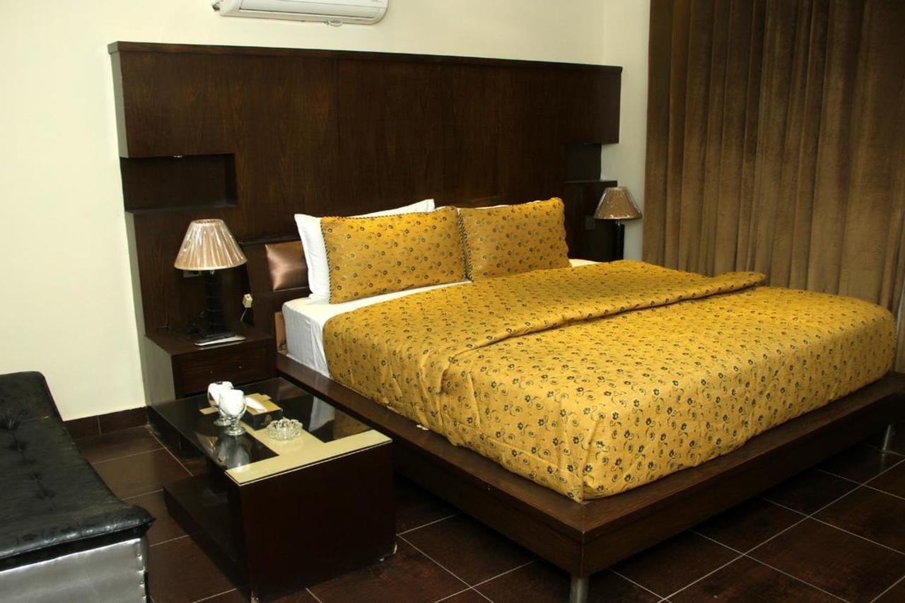 Bling Hotel International Multan Eksteriør bilde