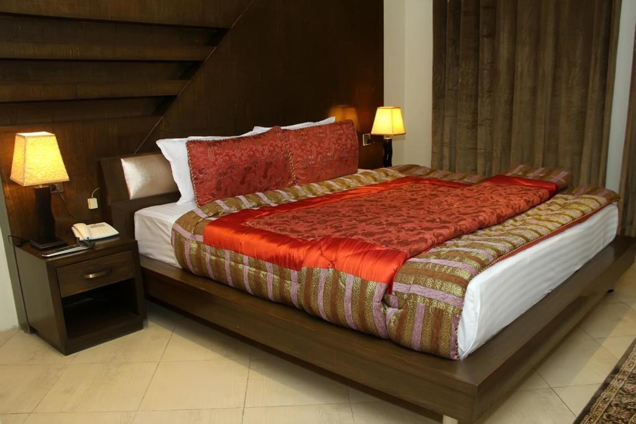 Bling Hotel International Multan Eksteriør bilde