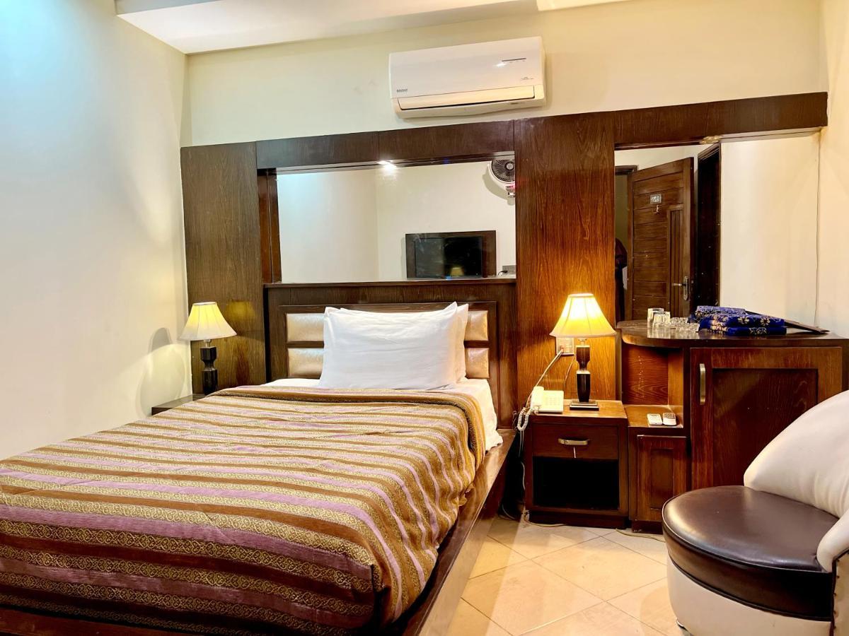 Bling Hotel International Multan Eksteriør bilde