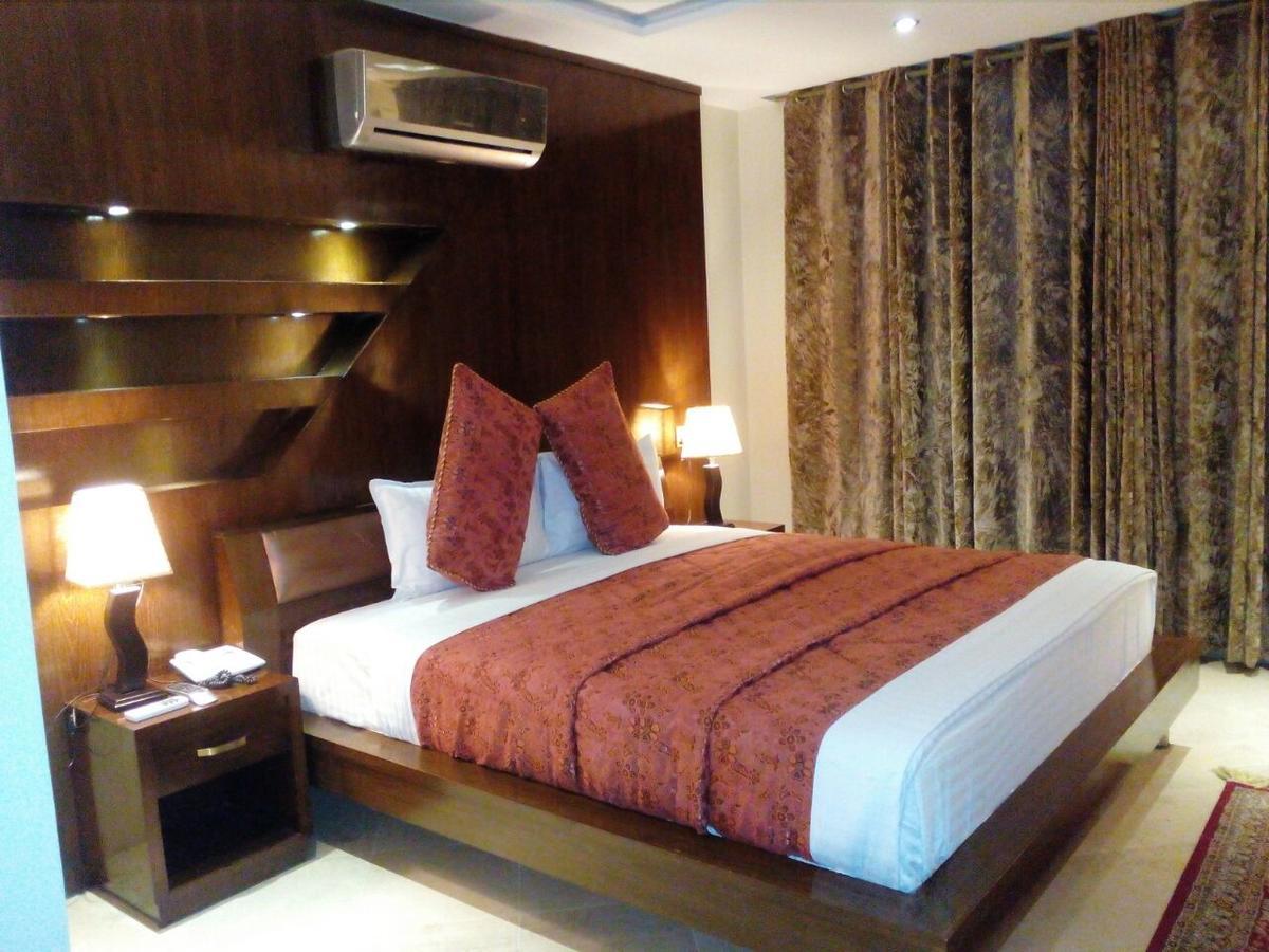 Bling Hotel International Multan Eksteriør bilde