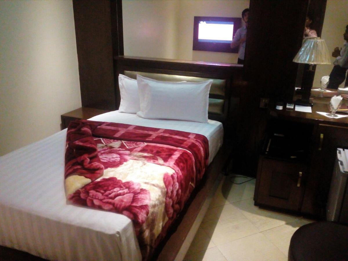 Bling Hotel International Multan Eksteriør bilde