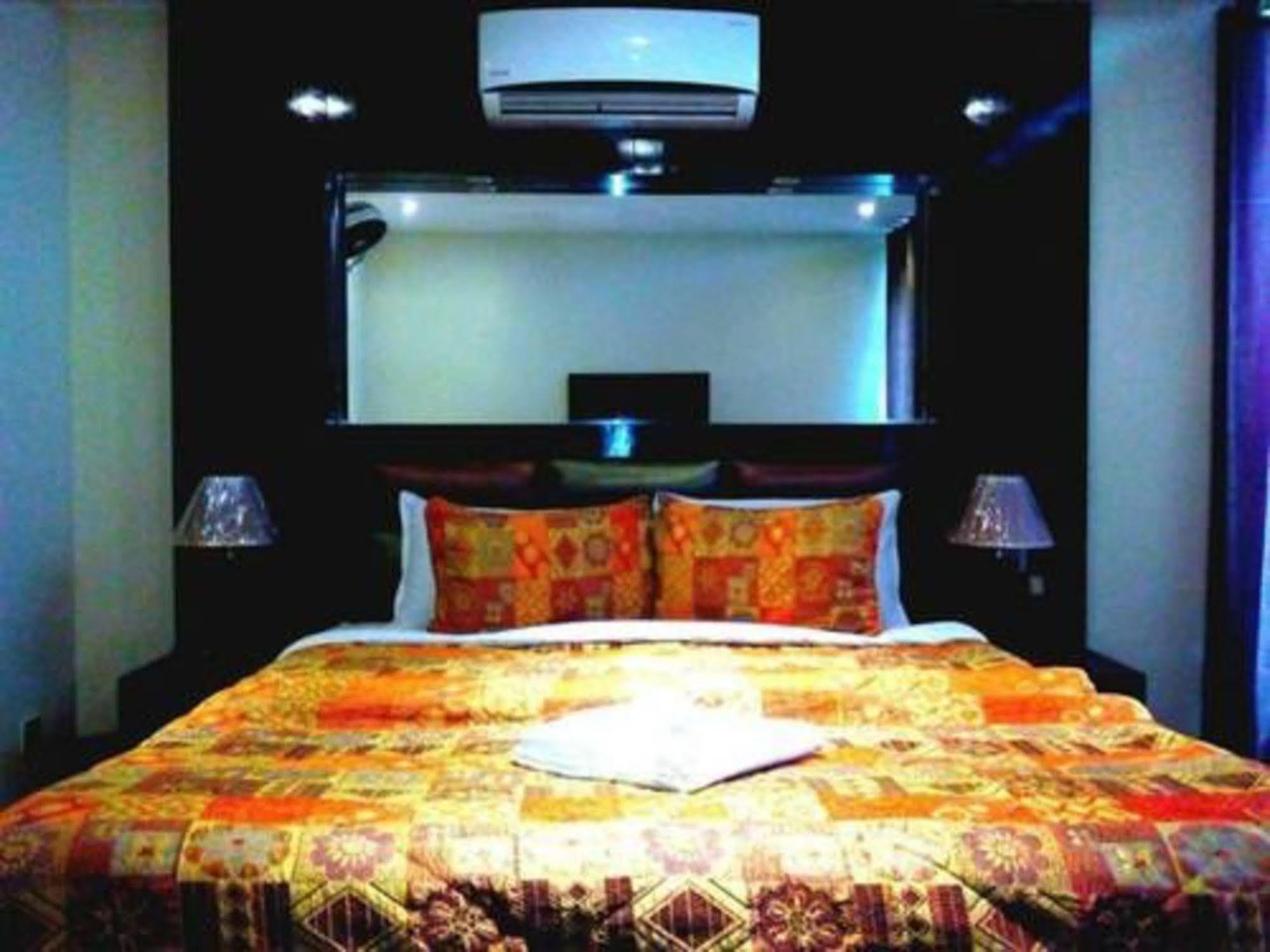 Bling Hotel International Multan Eksteriør bilde
