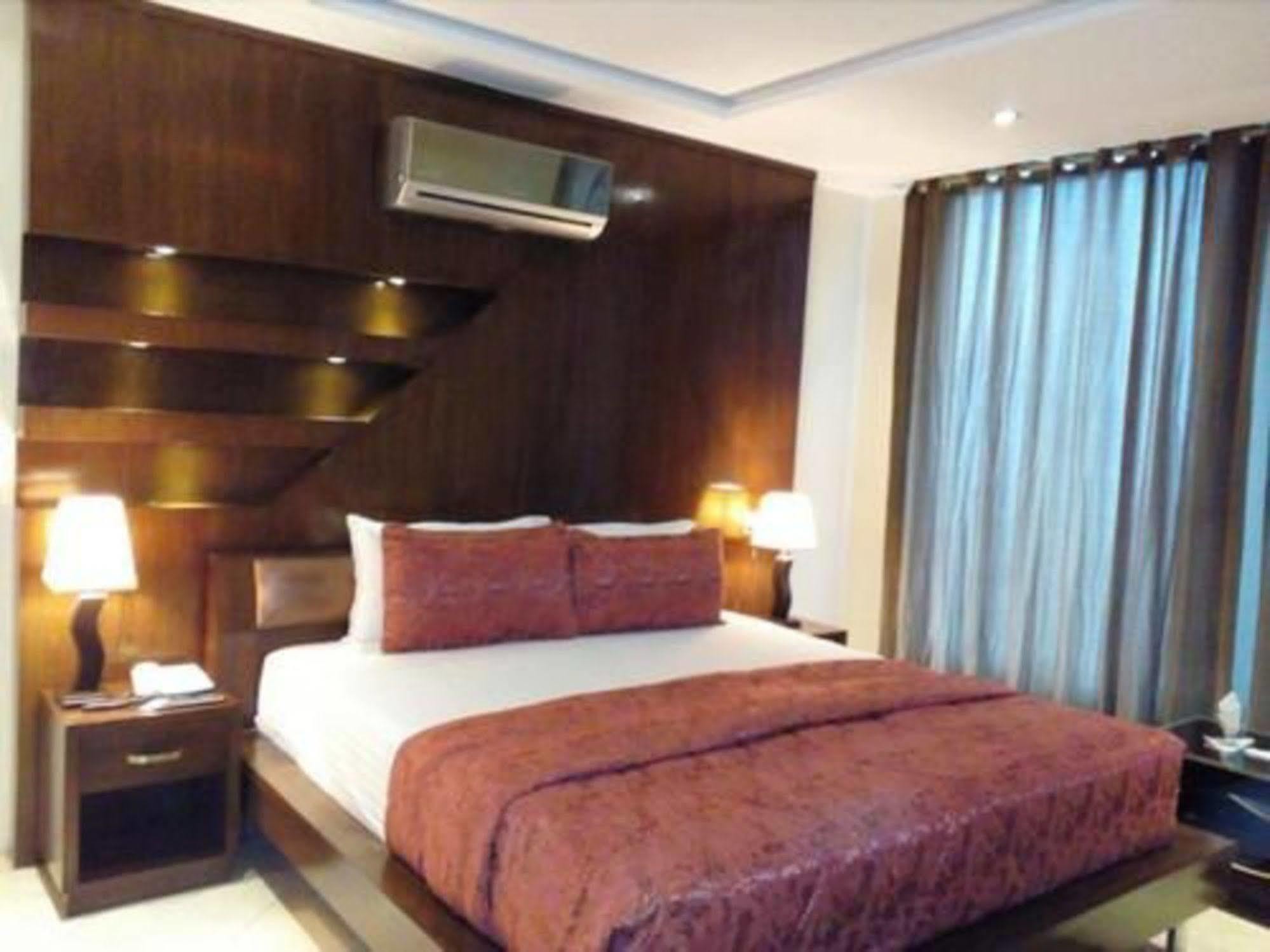 Bling Hotel International Multan Eksteriør bilde