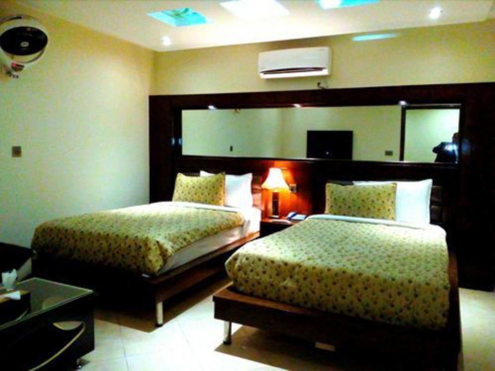 Bling Hotel International Multan Eksteriør bilde