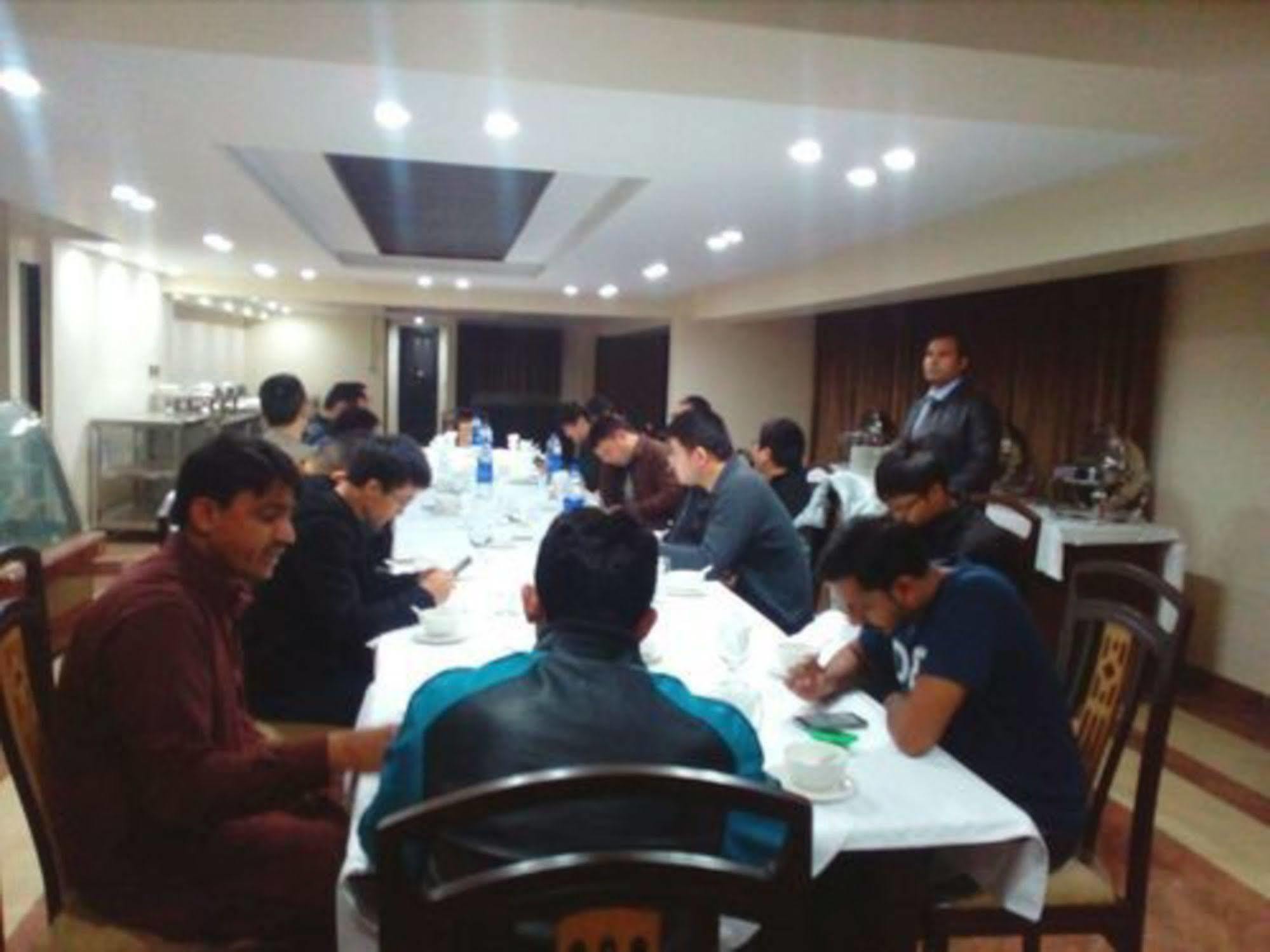 Bling Hotel International Multan Eksteriør bilde